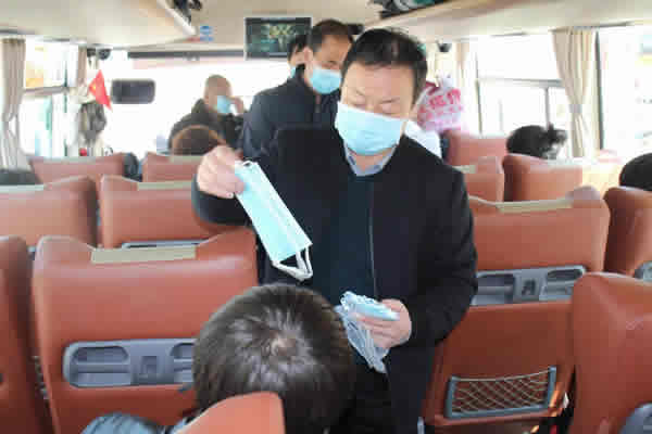 隴運集團開展定制(包車)業(yè)務(wù) 助力企業(yè)復(fù)工復(fù)產(chǎn)