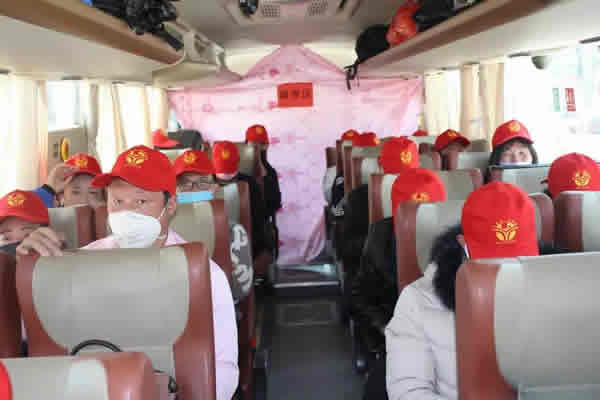 隴運集團開展定制(包車)業(yè)務(wù) 助力企業(yè)復(fù)工復(fù)產(chǎn)