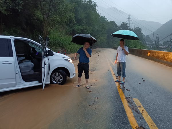 聞汛而動  主動作為 --隴運(yùn)集團(tuán)公司迅速行動全力做好防汛搶險和運(yùn)輸保障工作