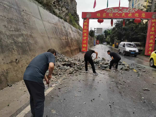 聞汛而動  主動作為 --隴運(yùn)集團(tuán)公司迅速行動全力做好防汛搶險和運(yùn)輸保障工作