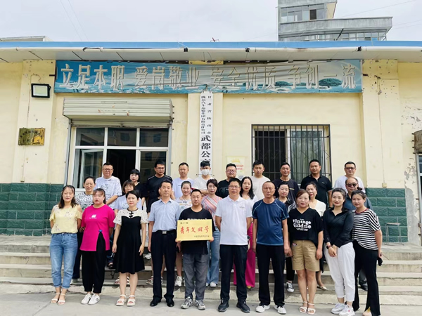 隴運(yùn)集團(tuán)公司團(tuán)委在武都公交公司舉行 “青年文明號”掛牌儀式